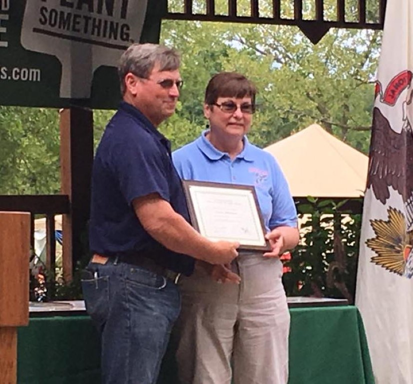 Dr. Rosenthal presents Susie with Certificate.